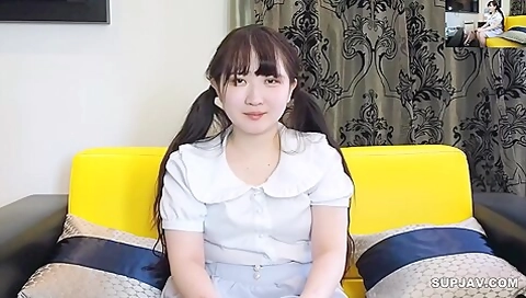The Former Idol Who Fell Down In The Ground! She Cum Inside Of A Pie Paned Cunt! Akari, 20 Years Old, Is Trying Her Best Even If Her Life Is Unhappy!